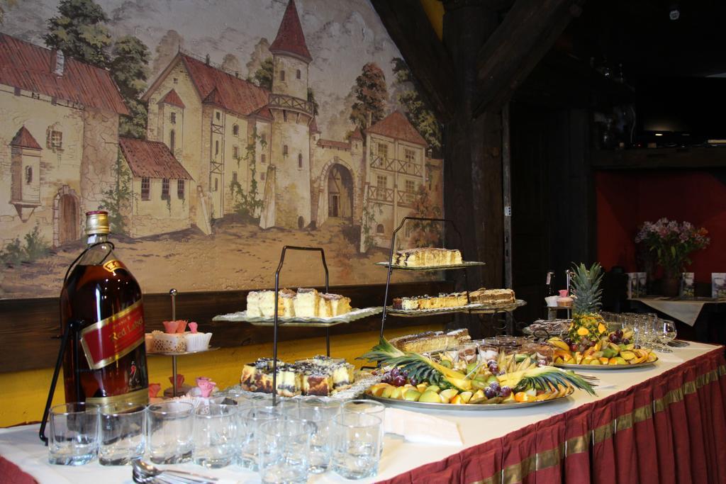 Eco Grill Hotel Restaurant Aquarius Lviv Buitenkant foto